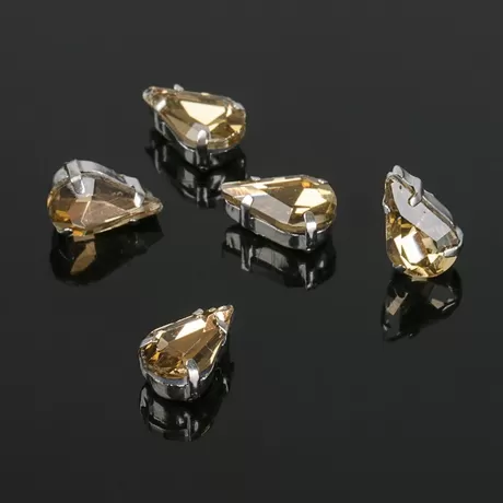 Стразы в цапах 6х10 мм шампань в серебре / 1 шт