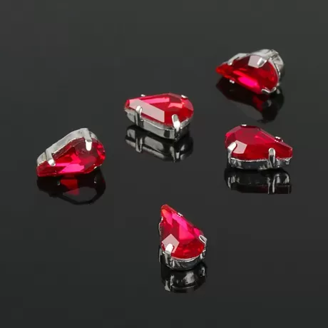 Стразы в цапах 6х10 мм красный в серебре / 1 шт